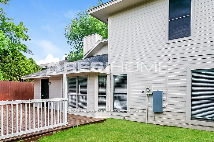 809 Ashmount Ln — Photo 16