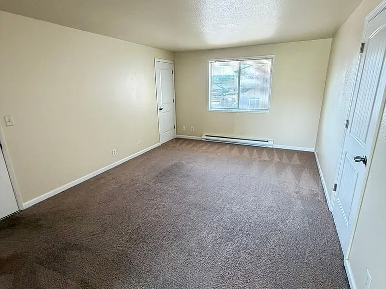 177 W C St #7 — Photo 18