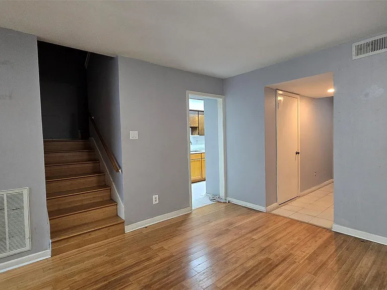 7913 Grove Ridge Dr — Photo 8