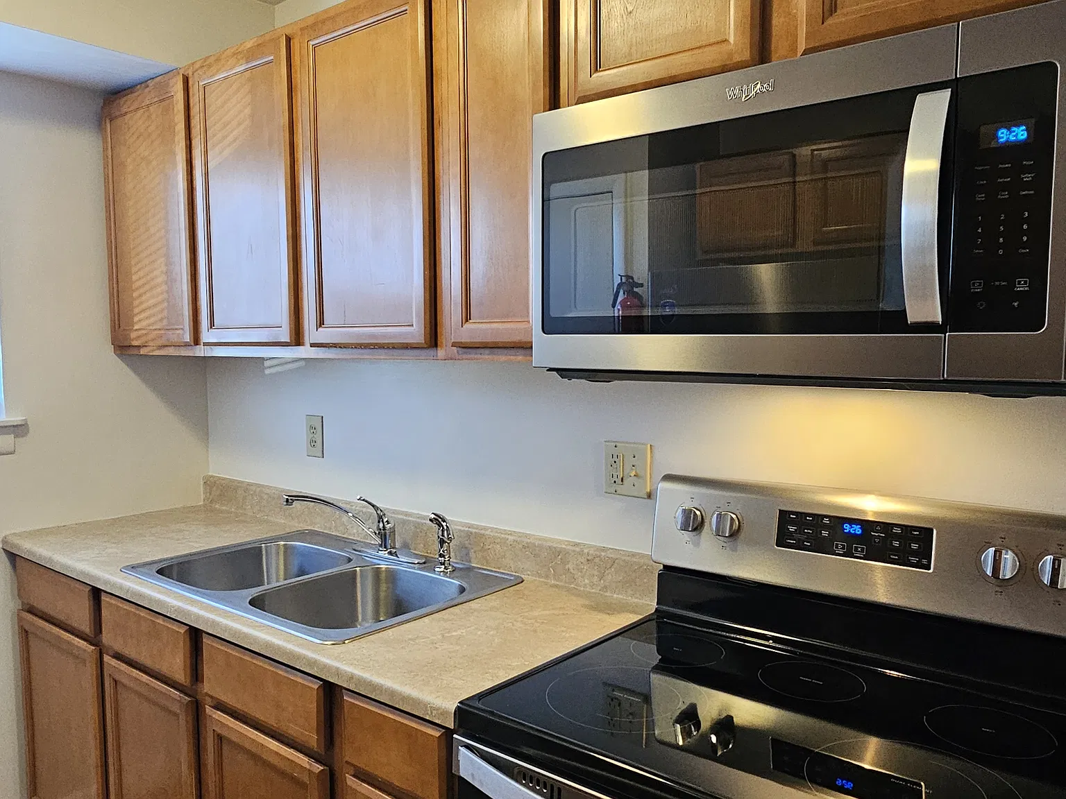 2 bed, 1.5 bath, 1675 sqft, $1,650 — Photo 2