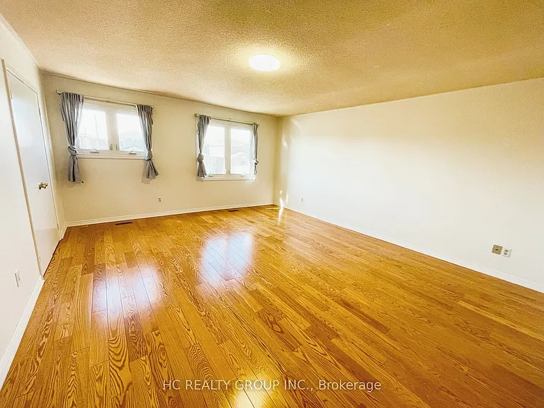 37 Page Cres — Photo 20