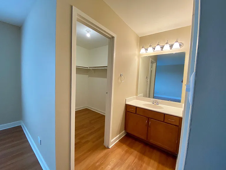 Farmingdale Apartments — Photo 73