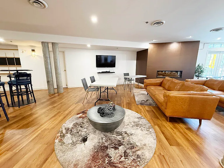1990 E Kent Ave #403 — Photo 38