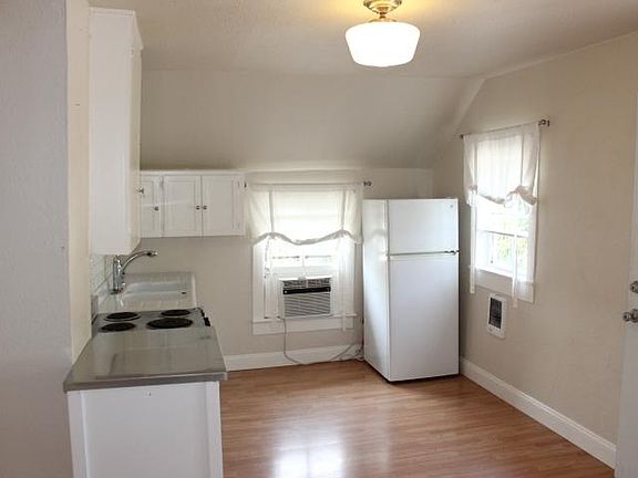 3rd image of 602 E McLoughlin Blvd APT 4