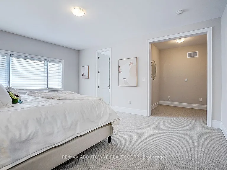 1362 Lynx Gdns — Photo 28
