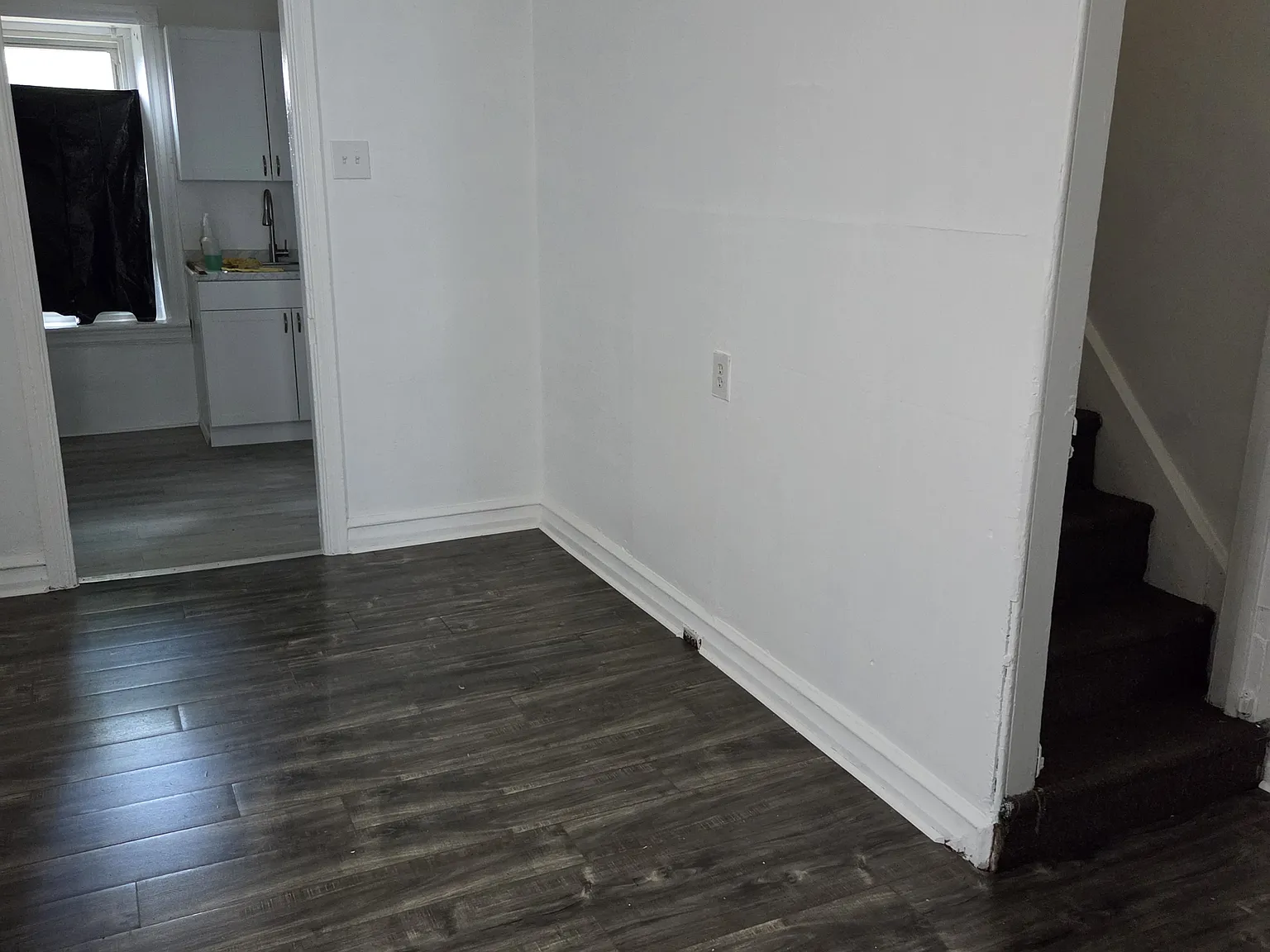5 bed, 1.5 bath, 4120 sqft, $1,800 — Photo 3