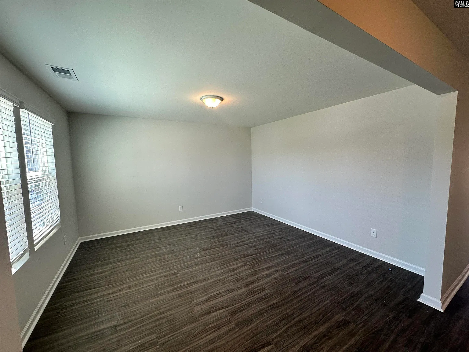 4 bed, 2519 sqft, $2,495 — Photo 2