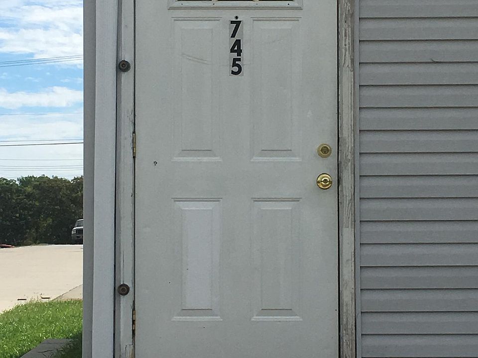 1st image of 745 Wabash St