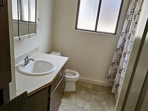 5th image of 684/686 W Quinalt St