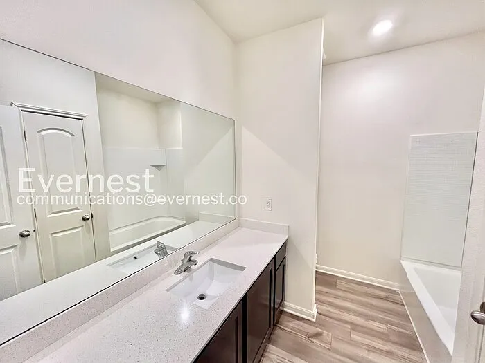 416 Micah Ln — Photo 17