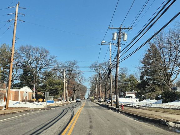 4th image of 3273 Washington Rd