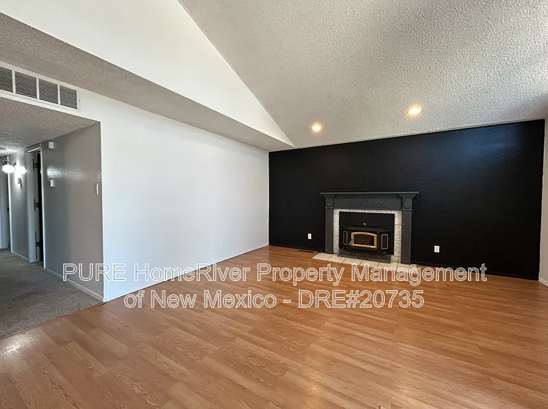3 bed, 2.0 bath, 1300 sqft, $1,975 — Photo 3