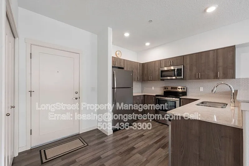 2 bed, 2.0 bath, 925 sqft, $2,095 — Photo 4