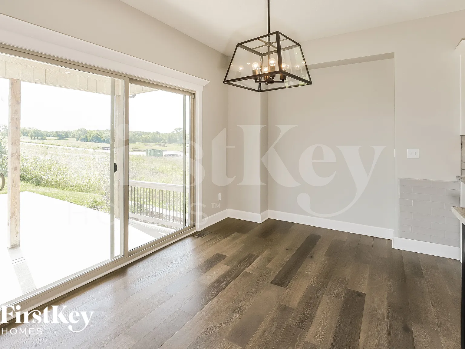 3 bed, 2.0 bath, 2150 sqft, $3,285 — Photo 4