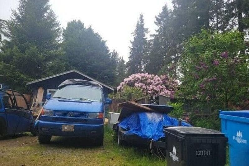 2nd image of 738 N 148th St