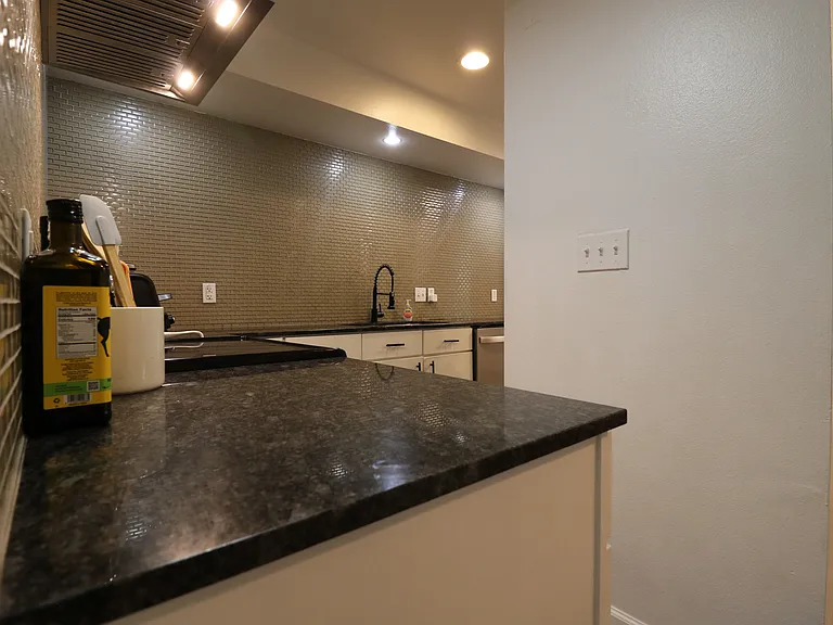 2200 Dickson Dr #124 — Photo 7