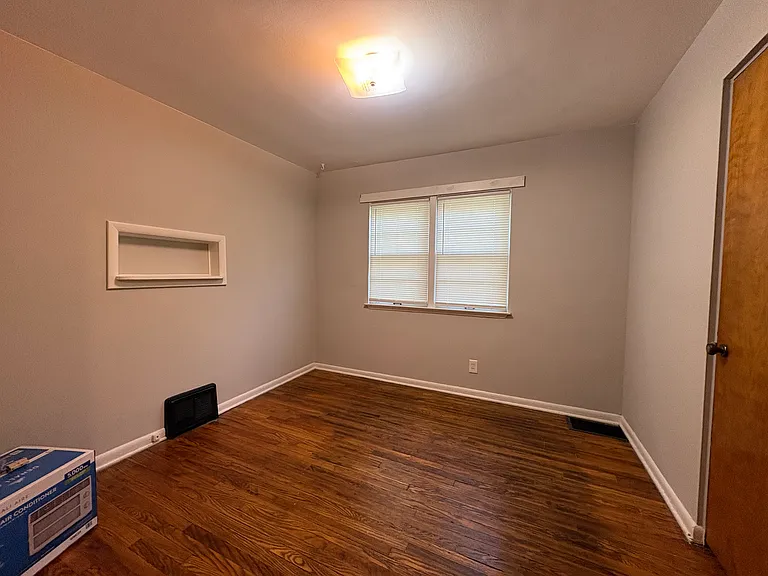 2806 Harmont Ave NE — Photo 5