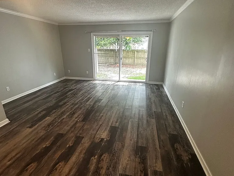 Center Town Condominiums — Photo 15