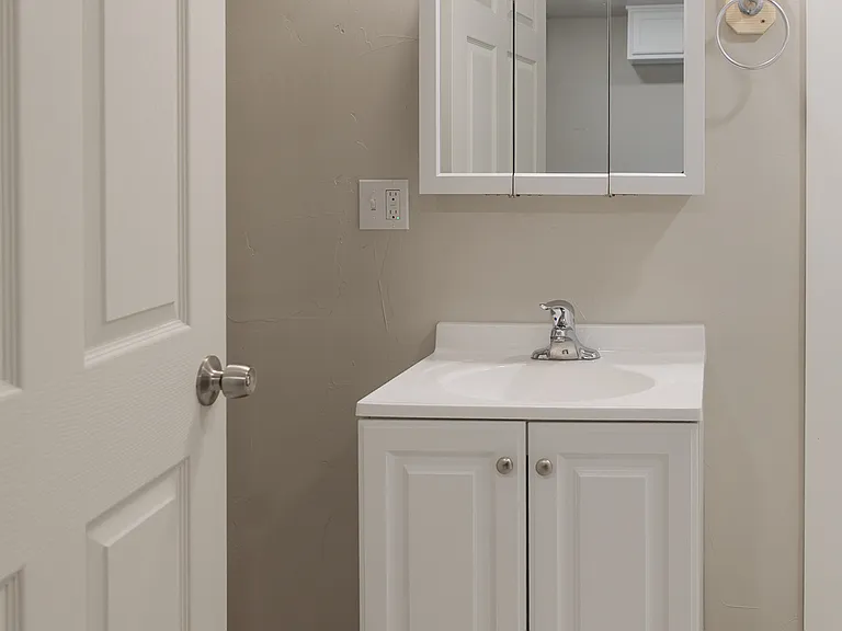 425 SE 2nd St #3 — Photo 11