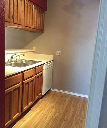 3rd image of 1202-408 Thorpe Ln