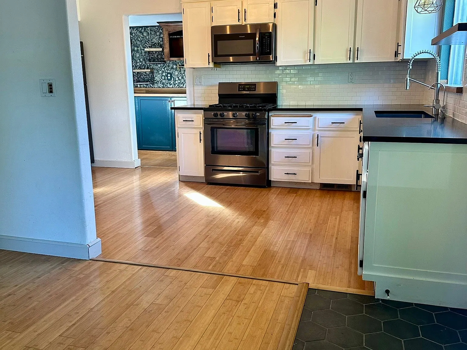 Cozy 2 Bed 1 Bath Home in Cornelius - $2395/mo - Available 11/1 — Photo 4