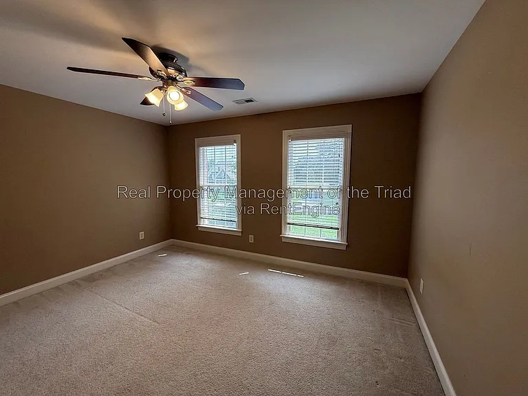 1016 Longhorn Ct — Photo 17
