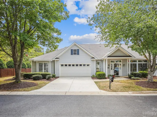 6305 Half Dome Dr, Charlotte, NC 28269