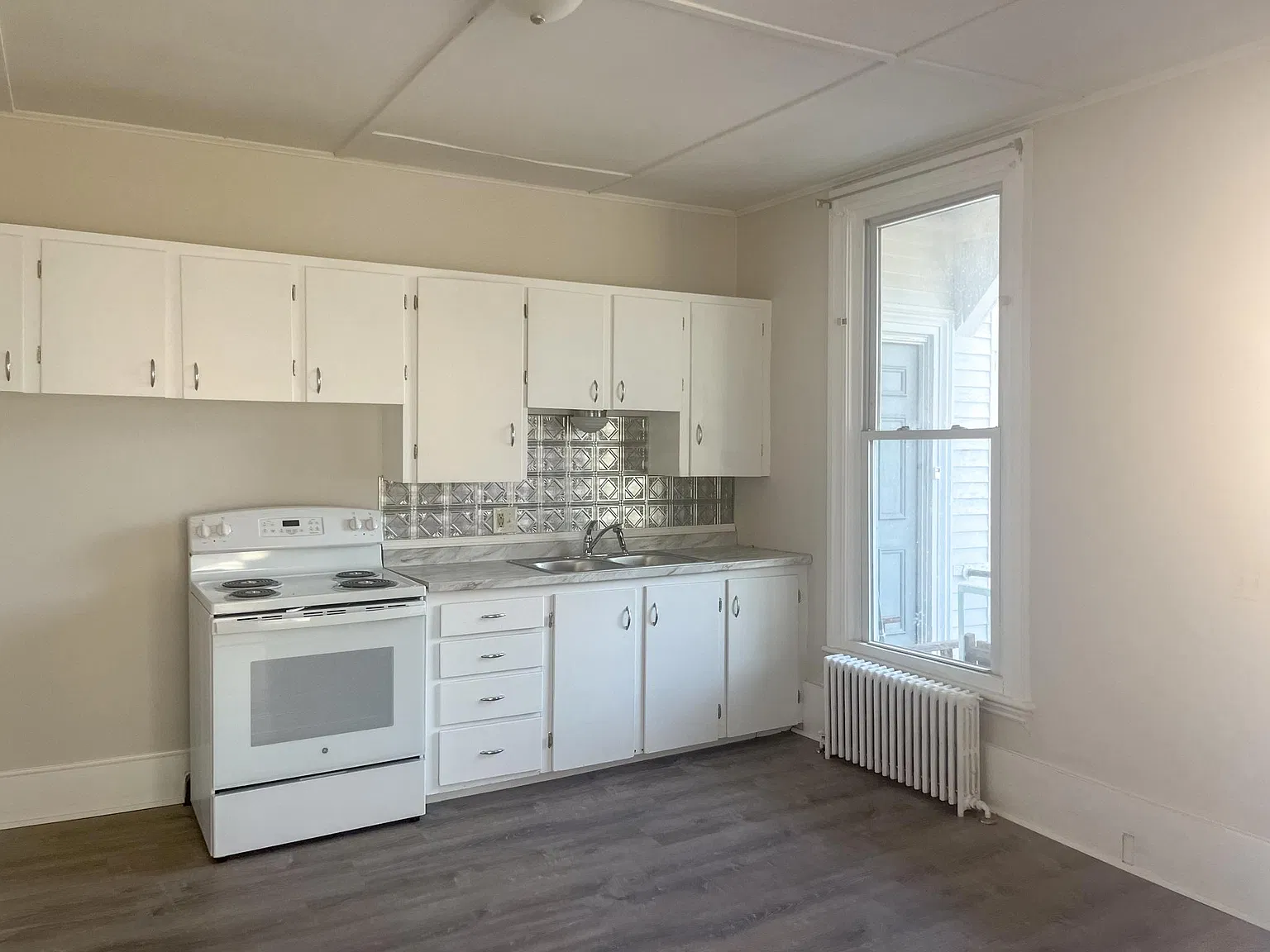 2 bed, 1200 sqft, $2,100 — Photo 2