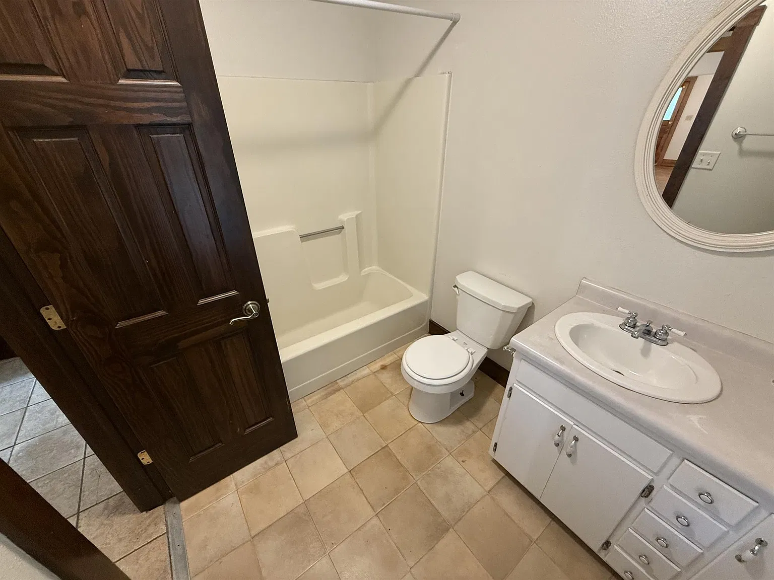 3 bed, 1056 sqft, $1,875 — Photo 4