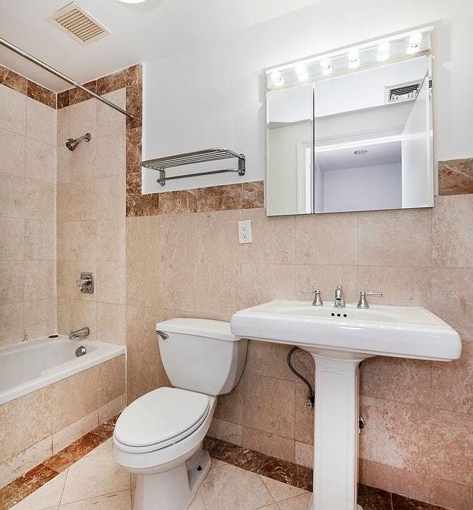 1st image of 444 W 48th St #4S