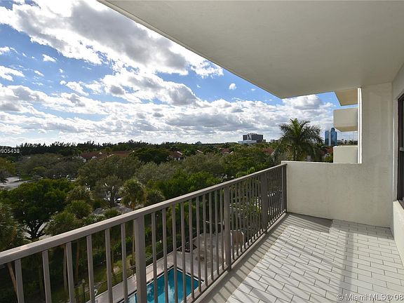 4th image of 3200 Port Royale Dr N APT 605
