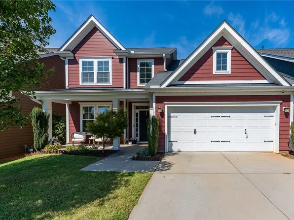 18 Kelvyn St, Greer, SC 29651