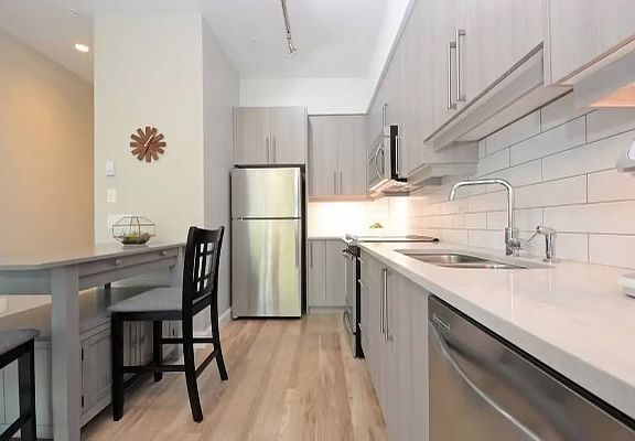 3rd image of 595 Pandora Ave #314