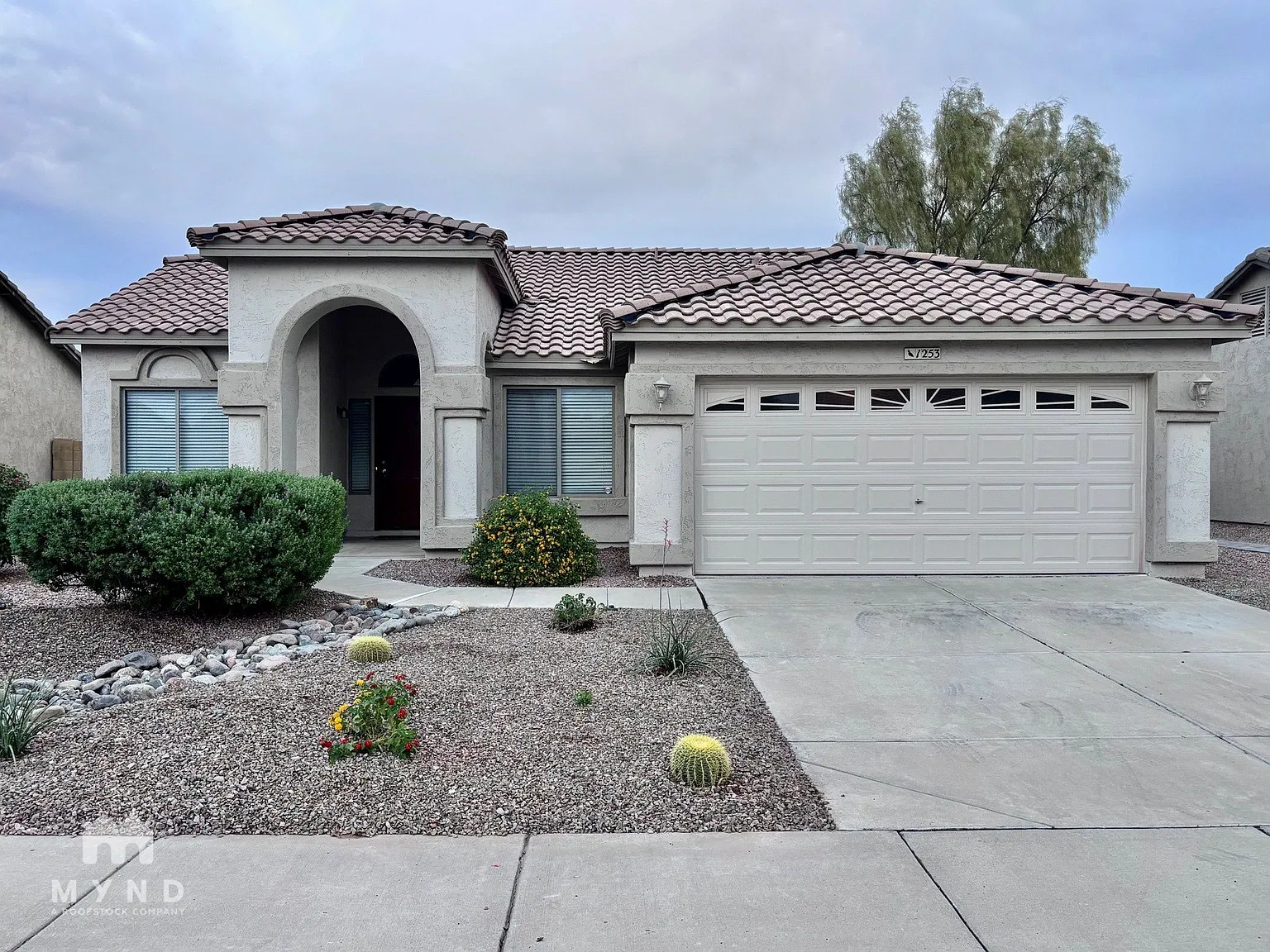 3 bed, 2.0 bath, 1561 sqft, $2,345 — Photo 2