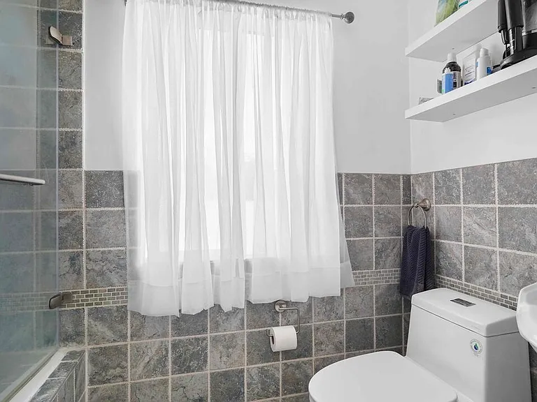 3801 Sutro Ave — Photo 22