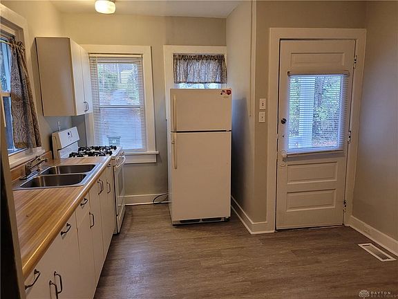 3rd image of 2316 S Dixie Dr
