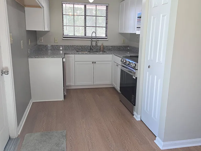 235 Meadow Glen Dr — Photo 10
