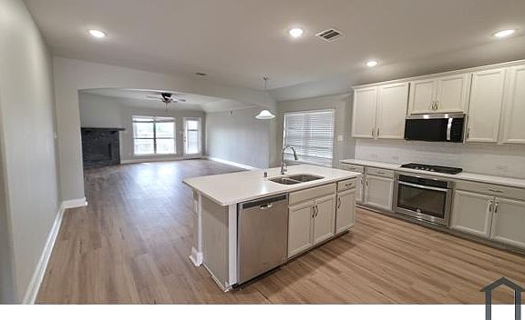 3rd image of 2071 Avondown Rd