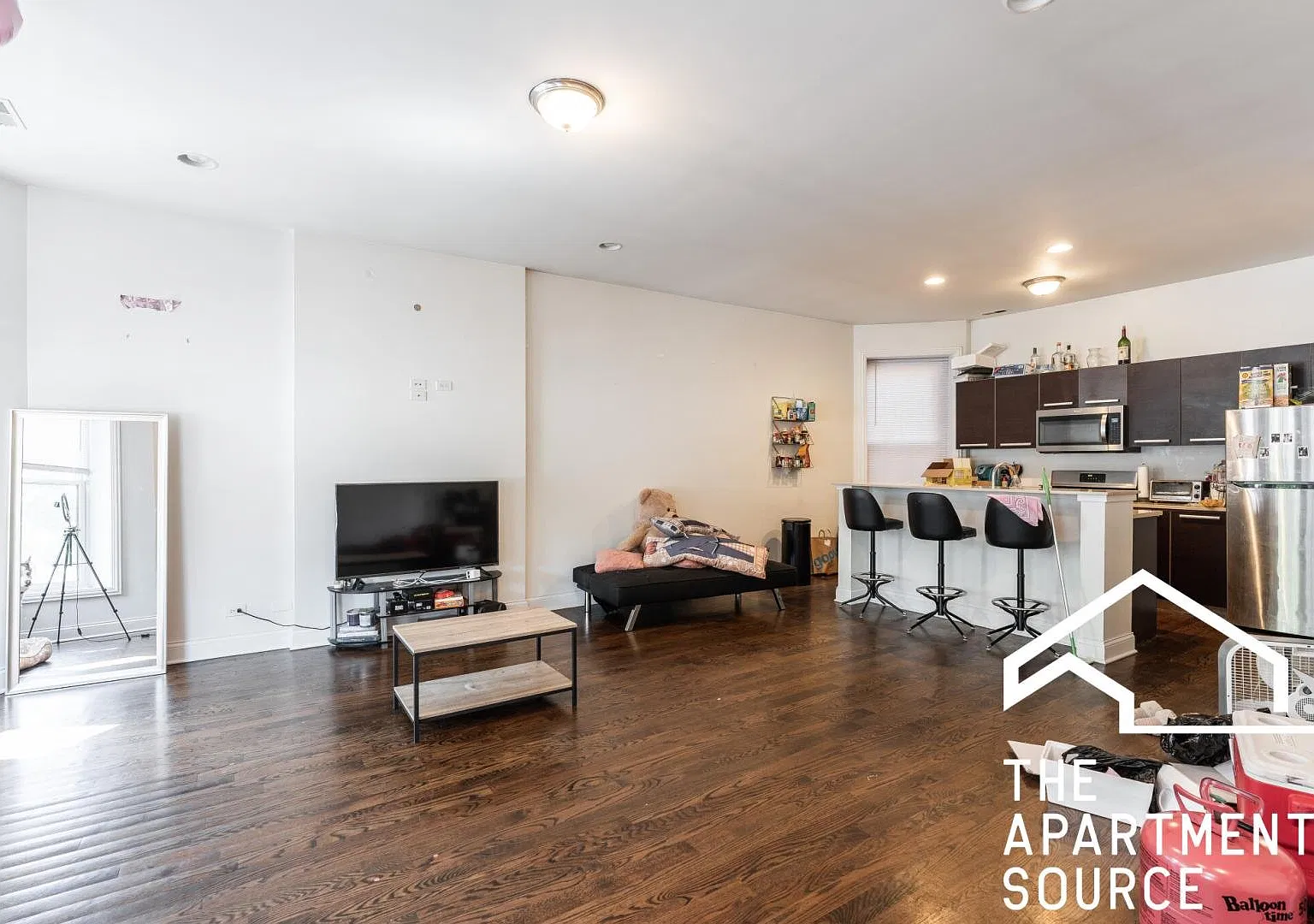 Spacious 3BR/2BA Condo for Rent in Chicago - Available Nov 2026, $3,520/month — Photo 3