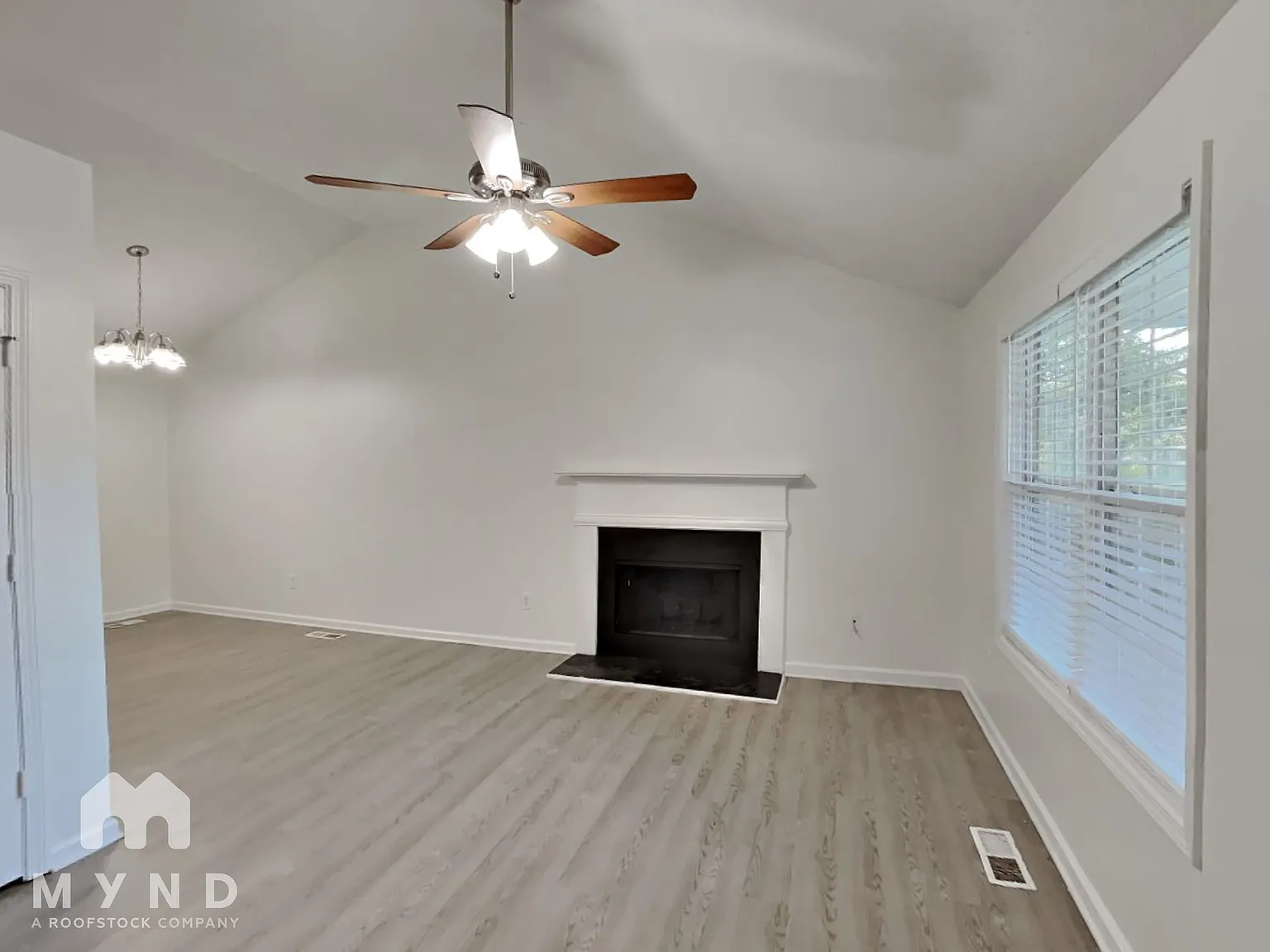 3 bed, 2.0 bath, 1308 sqft, $1,765 — Photo 3