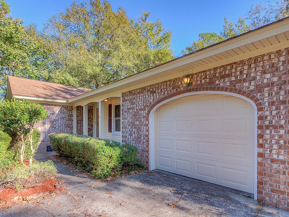 1st image of 120 Bramwell Dr