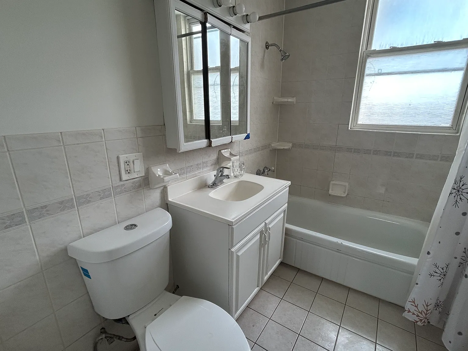 3 bed, 900 sqft, $2,100 — Photo 4