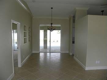 5th image of 407 SW 37th Ln