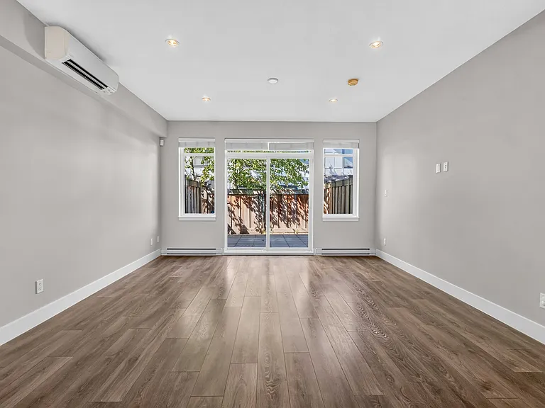 5048 Savile Row #D270 — Photo 3