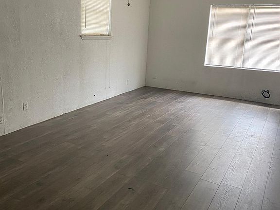 5th image of 221 Tampico St
