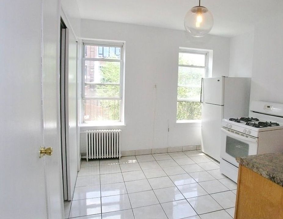 1st image of 272 1st St APT 3R