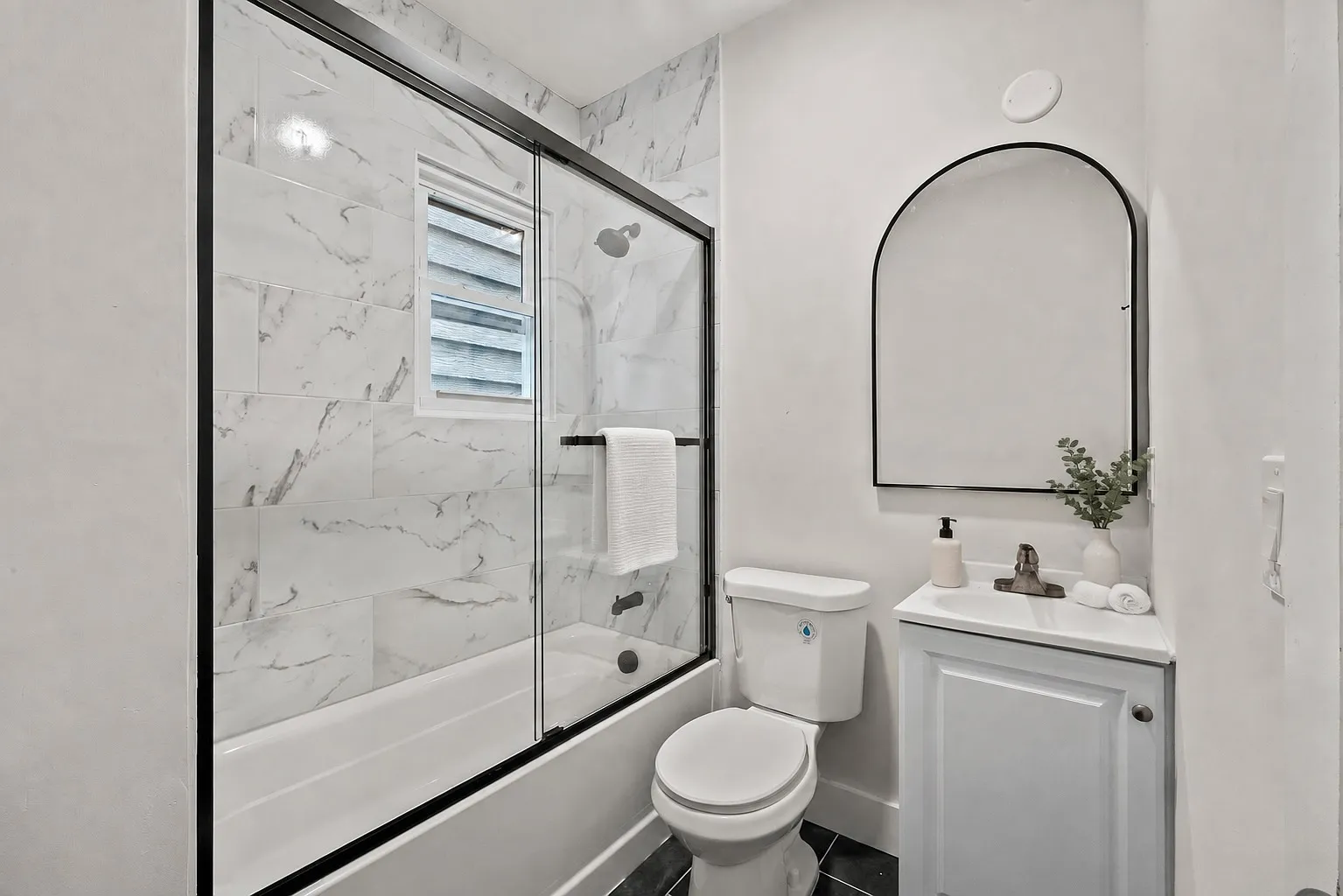 3 bed, 930 sqft, $2,800 — Photo 4