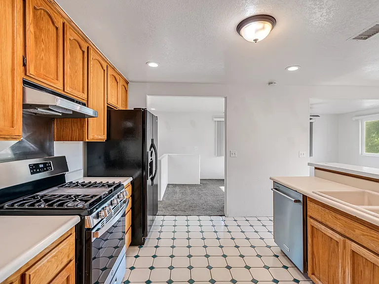 10177 Hawley Rd — Photo 30