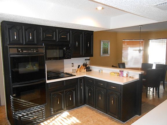 2nd image of 808 Lakeshore Dr