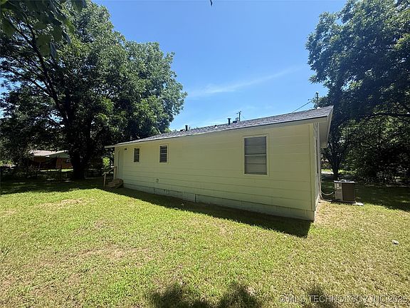 3rd image of 209 S 16th St